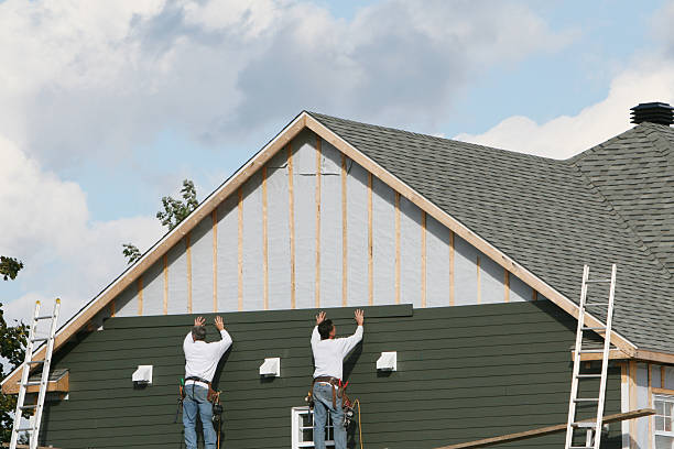 Professional Siding technician working in Hughesville, MD